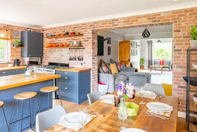 Image de Swift Host | 3 Bed | Outskirts of Norwich | Parking | Garden