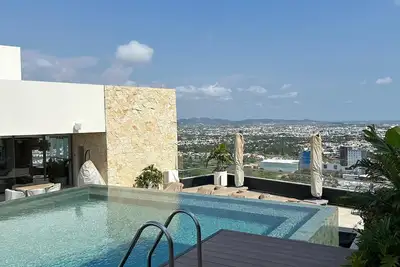 Image de Luxury condo in Mazatlán with private beach
