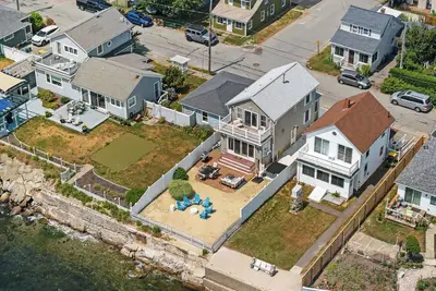 Image de New! Your very own Summer Oasis - Direct Oceanfront - 3bd Cozy & Peaceful home