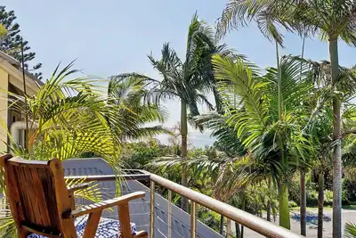 Image de New Beachside Treehouse Villa! Park, Blue pool & Beach Access A/C, WiFi, bbq +++