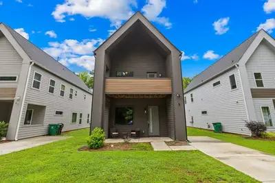 Image de Speak Easy Home Near Uptown!