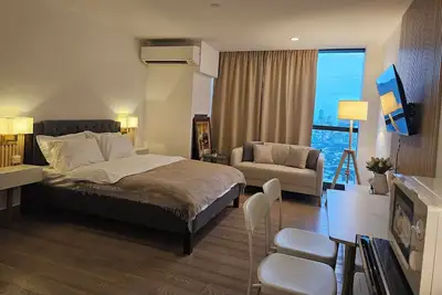 Image de Sky High Serenity Luxury Deluxe Condo with City Views Century Spire Makati