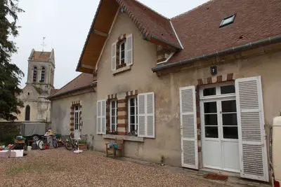 Image de le Gîte du Manoir situé dans le parc, au centre du village