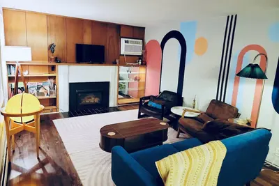 Image de The Mod Pod- sunroom, car port, gazebo