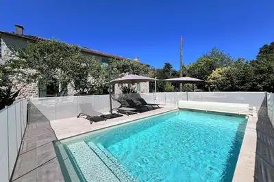 Image de Au Petit Bois – Maison de campagne au calme, avec piscine et vue imprenable.