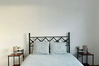 Image de Bright apartment 7 minutes walk from the city center