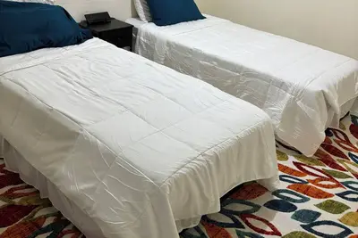 Image de 2-bedroom apartment in tranquil Osbourn with Ac & WiFi. Enjoy your stay