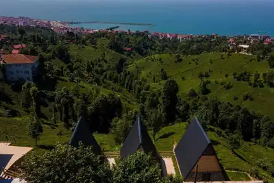 Image de Doğanın Kalbinde, deniz manzaralı bungalov.
