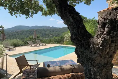 Image de Villa de charme en pierres, proche de la mer avec piscine