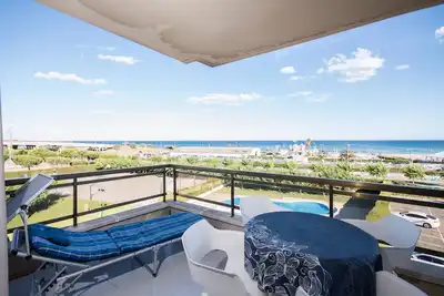 Image de Appartement 'Vistas Al Mar' avec vue sur la mer, piscine partagée et climatisation