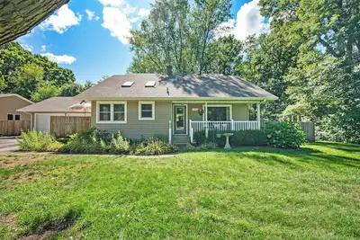 Image de Welcome to Sips & Shore Inn! Tranquil location between the shore and wineries.