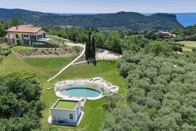 Image de Villa 'Luxury Monte Orione Garda' avec vue sur le lac, Wi-Fi et climatisation
