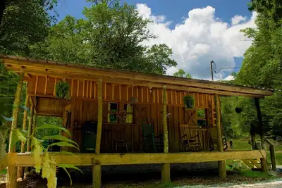 Image de Secluded Creekside Cabin • Waterfall • Hot Tub • Lake Access