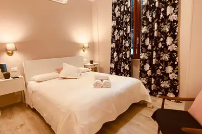 Image de Appartement 'In Via Gavino Vernazza' avec balcon, Wi-Fi et climatisation