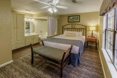 Image de Three Villas, Endless Play | Indoor Pools, Trails, Games &  Bbq Decks