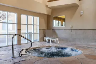 Image de 2 Cozy Rooms with Indoor Pool & Free Parking – Near Zoo, Museums & Unm Campus