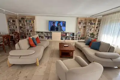 Image de Luxury apartment, close to the airport