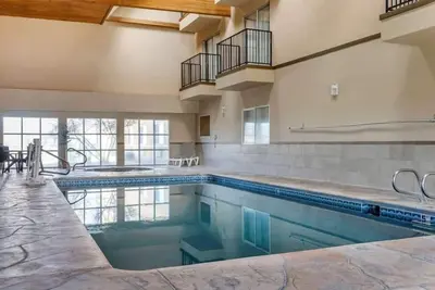 Image de Comfortable Albuquerque Hotel Rooms Near Airport with Indoor Pool - 4 Units