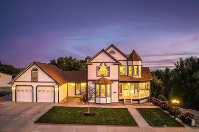 Image de Delta Grande Victorian - Incredible Views - Sleeps 6 - Games and fun!