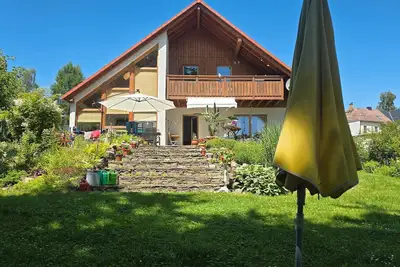 Image de Appartement « Haus im Grünen » avec jardin privé, balcon et Wi-Fi