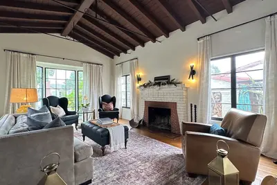 Image de Chic & Charming Spanish Gem in Glendale