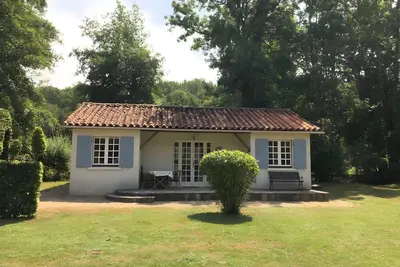 Image de Gîte Le Lavoir - Domaine l'Étang des Mirandes avec piscine partagée