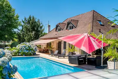 Image de Villa 'Au Coeur Des Pins' avec piscine privée, jardin privé et Wi-Fi