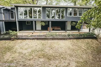 Image de Waterfront retreat on Rough River Lake