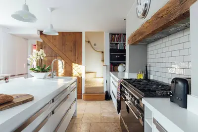 Image de Historic spacious village cottage - perfect getaway for friends and families!