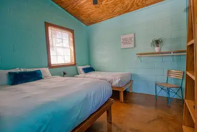 Image de The Frio River and a Cozy 2-bedroom cabin - Original Cabin #2