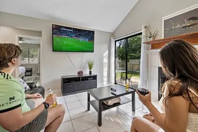 Image de Centrally located 3br House near The Q2 & Domain