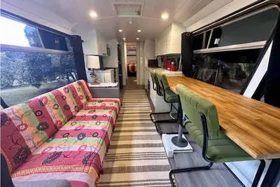 Image de The Bello BigRig - Luxury Riverfront Bus Conversion, close to town, pet friendly
