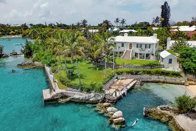 Image de Spacious 4-bedroom beachfront estate in tranquil Somerset Village with Ac, WiFi