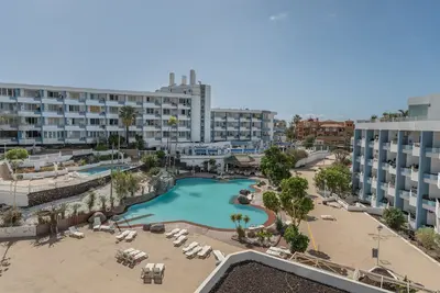 Image de Studio de vacances 'Golf Del Sur' avec piscine partagée, balcon et Wi-Fi