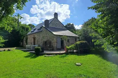 Image de Maison de campagne en pierre à proximité du lac de Sidiailles