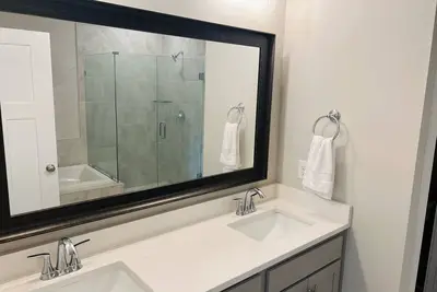 Image de Rl Retreat ~ Luxury + Location: 3 Bed 2 Bath Townhome near Toyota Field