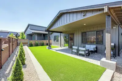 Image de 3 Mi to Dtwn Flagstaff: Family Retreat w/ Patio