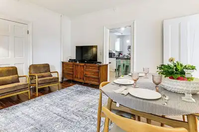 Image de 1 Mi to Needham Center Square: Pet-Friendly Apt!