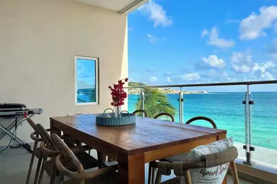 Image de SeaHeaven 3br Beachfront Penthouse With Generator