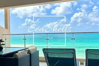 Image de SeaShells 2br Beachfront Apartment with Generator
