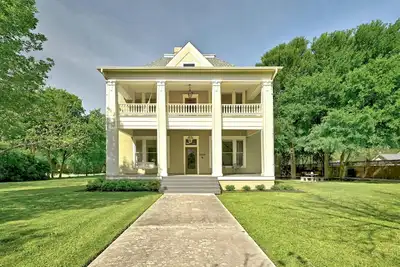 Image de Large and historical 3br/3ba - walking distance to Courthouse Square