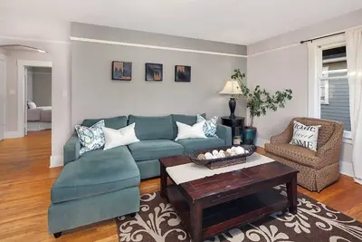 Image de Vibrant Lake View Seattle Apartment w/ Balcony