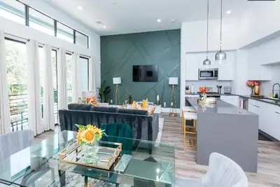 Image de Lux & Cozy Downtown Houston Home. 6 Mins to Med-Ctr & 8 Mins to Nrg Stadium!