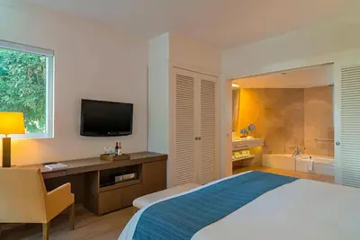 Image de Deluxe Garden King at Hotel Paracas | w/ Outdoor Pool & Minutes to Chaco Beach