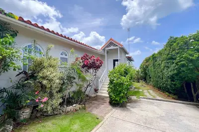 Image de Near Sugar Hill cool 3 bedroom split level, pool and garden townhouse