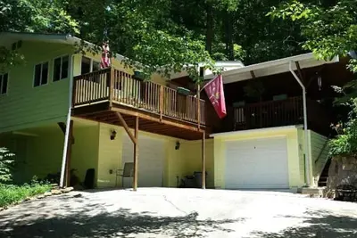 Image de The Tree House