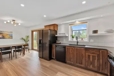 Image de 3 Min to Road America, outdoor deck, grill, & fire table