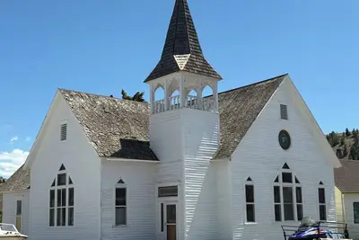 Image de Spectacular 5-bedroom home in Anaconda.