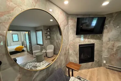 Image de Idaho Pine Condo at Schweitzer Ski Resort, 2 bedroom, 1 bath, high-end finishes.