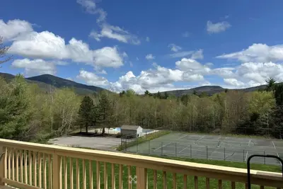 Image de North Conway condo with mountain views and pool!